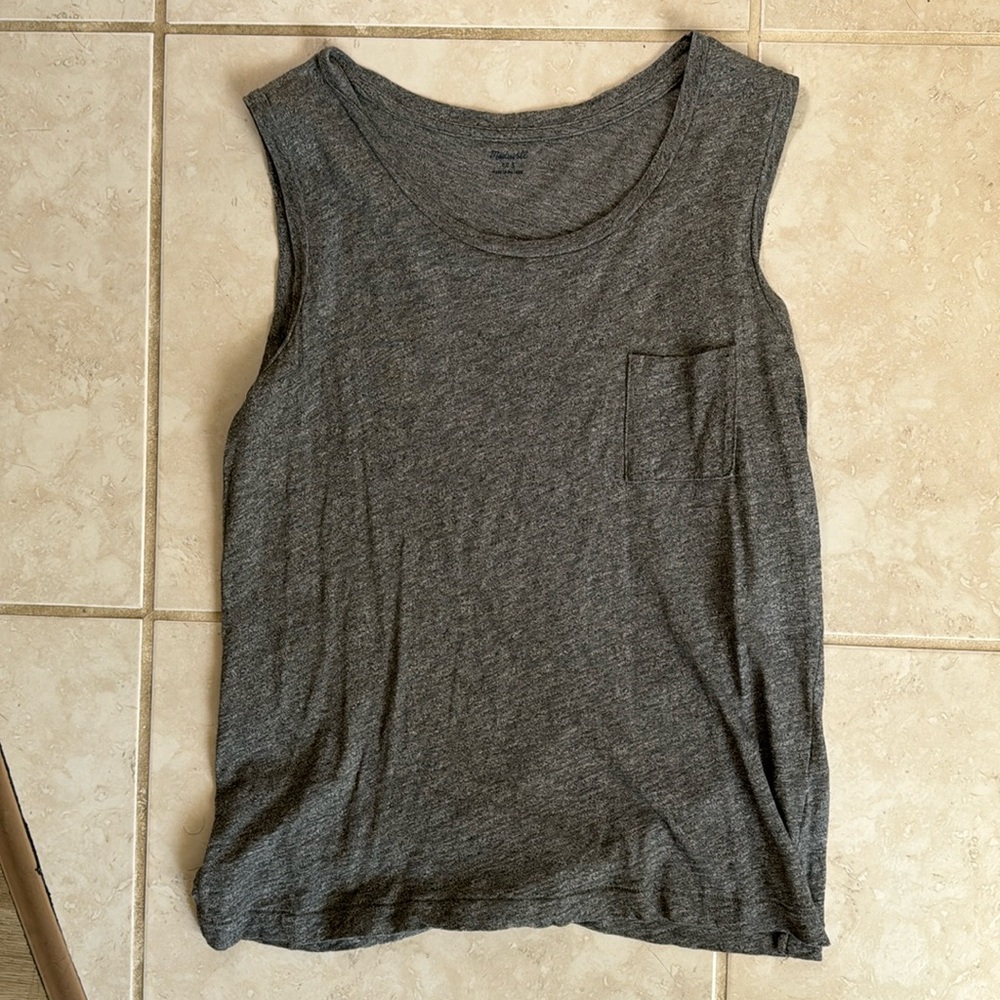 Madewell heathered gray muscle tank pocket size small